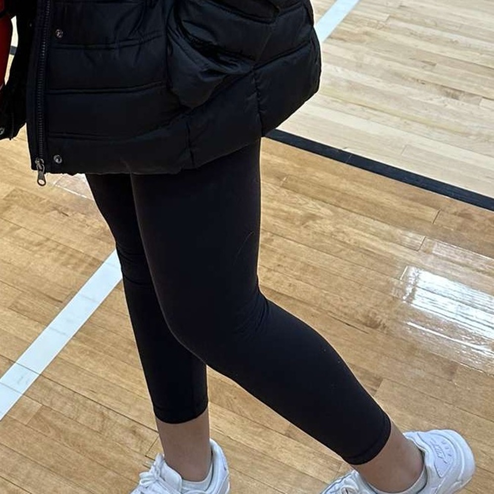 black. form fitting. single aligned. size 6